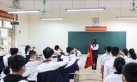 Hà Nội: Học sinh lớp 9 ở 18 huyện, thị xã đã đến trường học trực tiếp