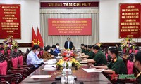 Phó Chủ tịch Quốc hội Trần Quang Phương cùng đoàn công tác đến thăm, chúc Tết lực lượng vũ trang Quân khu 9