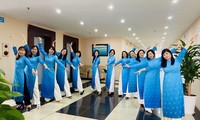Phụ nữ Việt Nam hưởng ứng “Tuần lễ áo dài”
