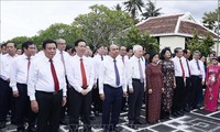 Chủ tịch nước Nguyễn Xuân Phúc dâng hương tưởng nhớ Chủ tịch Hội đồng Nhà nước Võ Chí Công