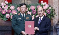 Chủ tịch nước trao quyết định thăng quân hàm cho Phó Tổng Tham mưu trưởng QĐND Việt Nam
