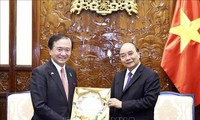 Chủ tịch nước tiếp Thống đốc tỉnh Kanagawa (Nhật Bản)