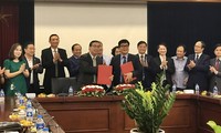 Ký kết hợp tác giữa Hội liên lạc với người Việt Nam ở nước ngoài và Liên đoàn Luật sư Việt Nam