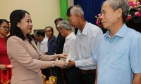 Phó Chủ tịch nước Võ Thị Ánh Xuân thăm, tặng quà đối tượng chính sách tỉnh Bình Dương