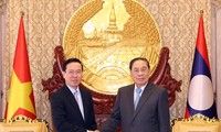Chủ tịch nước Võ Văn Thưởng thăm các vị nguyên lãnh đạo cấp cao của Lào