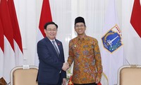 Chủ tịch Quốc hội Vương Đinh Huệ tiếp Thống đốc Đặc khu Thủ đô Jakarta