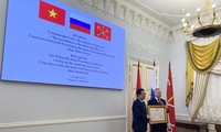 Trao Huân chương Hữu nghị cho Thống đốc tỉnh St. Peterburg 