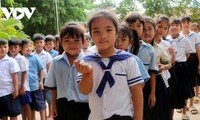 Người thầy “gieo chữ” cho những mầm xanh gốc Việt ở Campuchia