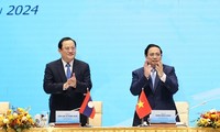 Thủ tướng Phạm Minh Chính cùng Thủ tướng Lào Sonexay Siphandone chủ trì Hội nghị hợp tác đầu tư Việt Nam – Lào