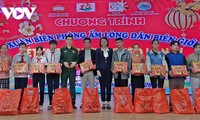 Chương trình “Xuân Biên phòng ấm lòng dân biên giới” trao quà Tết tặng người nghèo ở Đà Nẵng