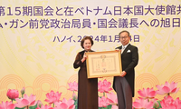 Nguyên Chủ tịch Quốc hội Nguyễn Thị Kim Ngân được trao tặng Huân chương Mặt trời mọc hạng nhất Đại Thập tự