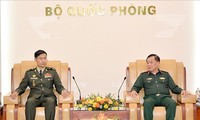 Thứ trưởng Bộ Quốc phòng Hoàng Xuân Chiến tiếp Tùy viên Quân sự Campuchia