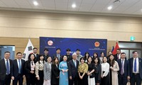 Lãnh đạo Thành phố Hồ Chí Minh gặp gỡ cộng đồng người Việt Nam sinh sống và làm việc tại Hàn Quốc