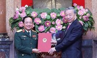 Chủ tịch nước trao Quyết định bổ nhiệm Chủ nhiệm Tổng cục Chính trị Quân đội nhân dân Việt Nam