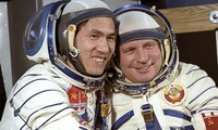 Празднование Дня космонавтики во Вьетнаме