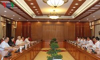 Политбюро ЦК КПВ провело рабочие встречи с представителями парткомов центрального подчинения