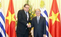 Вьетнам расширяет торгово-экономическое сотрудничество с Уругваем
