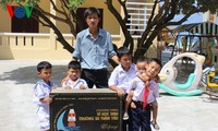 Искренние чувства между учителями и школьниками на острове Шиньтон архипелага Чыонгша