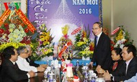 Руководители Вьетнама поздравили верующих с Рождеством