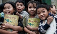 Отечественный фронт Вьетнама вручил подарки малоимущим людям в разных уголках страны