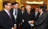 Генеральный секретарь ЦК КПВ принял делегацию вьетнамских эмигрантов