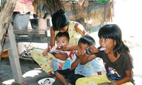 Вьетнам стремится сократить на 1,3-1,5% число малоимущих семей в 2016 году