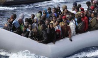 За последние 3 дня в Италию и Грецию перебралось более 6 тысяч мигрантов