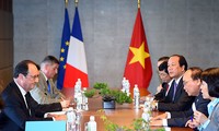 Нгуен Суан Фук провел двусторонние встречи на полях расширенного саммита G7