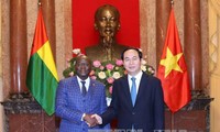 Президент Вьетнама принял верительные грамоты послов зарубежных стран 