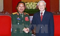 Генсек ЦК КПВ Нгуен Фу Чонг принял министра обороны Лаоса