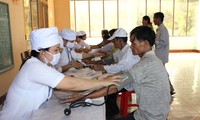 Тысяча малоимущих людей в провинции Хатинь получили бесплатный медосмотр и лекарства