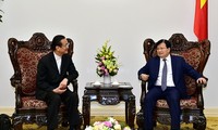 Вице-премьер СРВ Чинь Динь Зунг принял директора корпорации «Амата»
