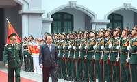 Премьер-министр Нгуен Суан Фук посетил Главное разведывательное управление Минобороны