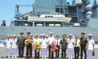 Российские военные корабли посетили вьетнамский международный порт Камрань