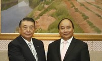 Нгуен Суан Фук встретился с председателем палаты представителей парламента Японии