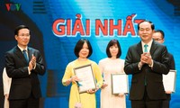 Журналисты радио «Голос Вьетнама» с увлечением занимаются внешним информированием