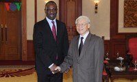 Премьер-министр Мозамбика завершил официальный визит во Вьетнам 
