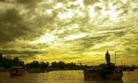 Плавучий рынок на перекрёстке рек в дельте реки Меконг