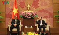 Вице-спикер вьетнамского парламента принял американского конгрессмена