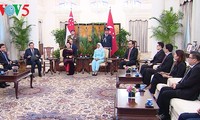 Председатель Нацсобрания Вьетнама встретилась с президентом и премьером Сингапура