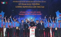 Молодые крестьяне получили 12-ю премию имени Лыонг Динь Куа