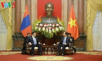 Президент СРВ Чан Дай Куанг принял спикера монгольского парламента