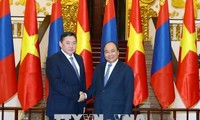 Премьер Вьетнама принял председателя Великого государственного хурала Монголии