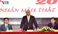 Премьер-министр Нгуен Суан Фук потребовал хорошо организовать его встречу с рабочими