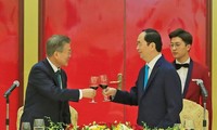 Президент Вьетнама устроил торжественный приёв в честь своего южнокорейского коллеги