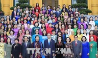 Президент СРВ Чан Дай Куанг встретился с женщинами-депутатами парламента