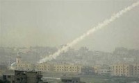 กลุ่มฮามาสยิงจรวดเพื่อตอบโต้การโจมติทางอากาศของอิสราเอล