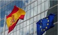 อียูชื่นชมความพยายามของสเปนในการรับมือกับวิกฤติหนี้สาธารณะ