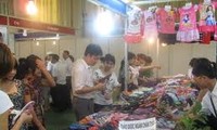 เปิดงานนิทรรศการสินค้าสิ่งทอและเสื้อผ้าสำเร็จรูปอาเซียนในกัมพูชา	
