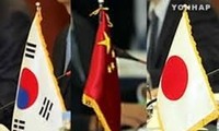 ญี่ปุ่น  จีนและสาธารณรัฐเกาหลีเริ่มการเจรจาเกี่ยวกับข้อตกลงFTA 